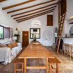 Rustic Charm For Groups At Orange Grove Farm * 라고스