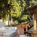 בית נופש Rustic Charm For Groups At Orange Grove Farm לאגוּ‏ש